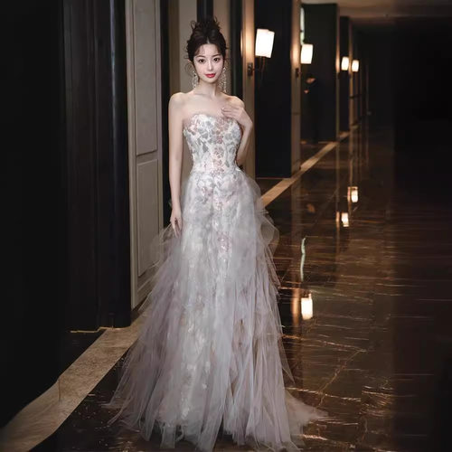 晚礼服在逃公主订婚裙轻奢小众高端宴会主持抹胸轻婚纱敬酒服新娘