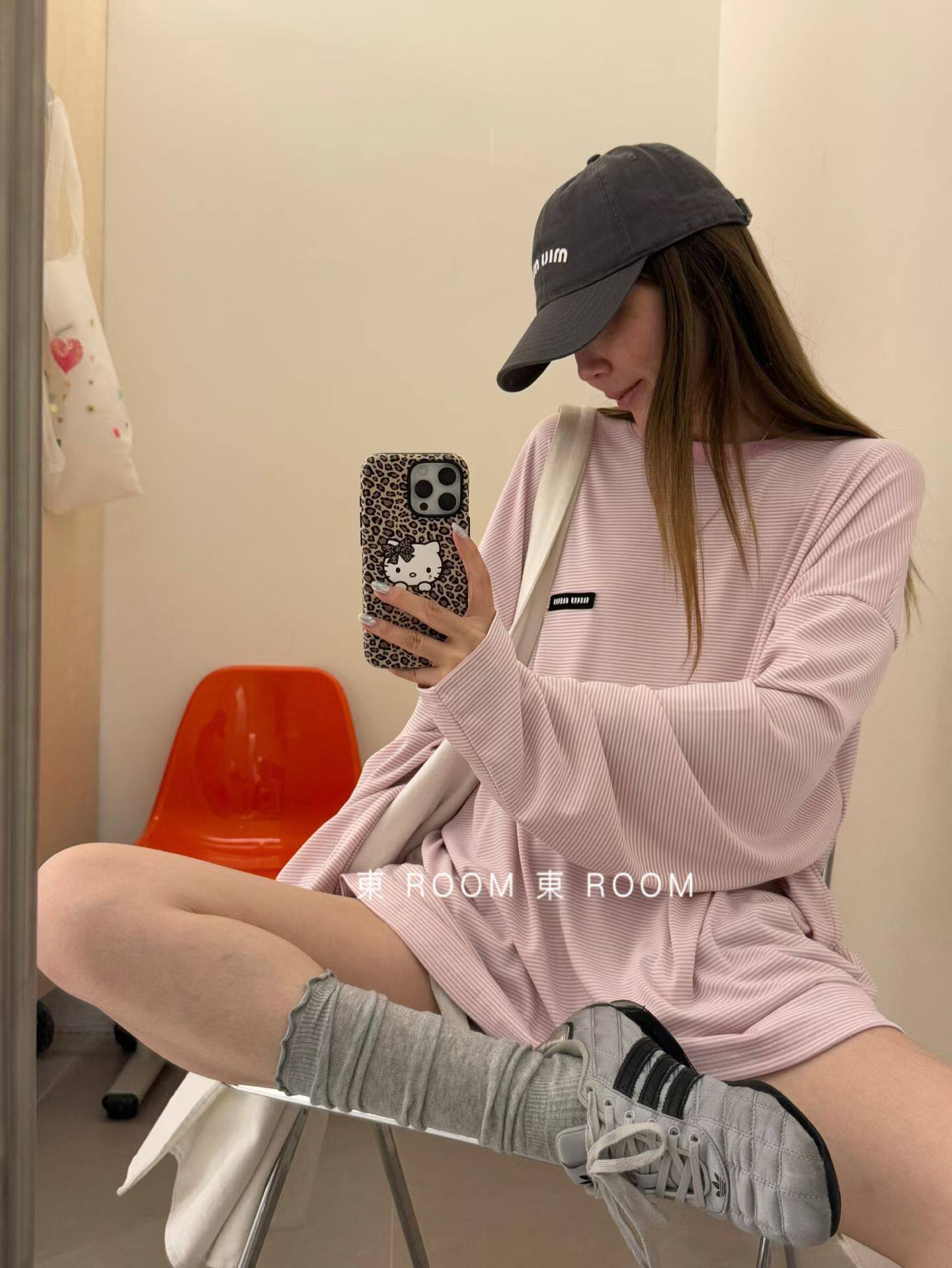東room2026秋季新款韩版时尚卡通条纹印花宽松长袖大版T恤女