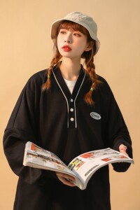 中性风 2022春季男女情侣卫衣学院风宽松V领外套 H641P45 女类图片
