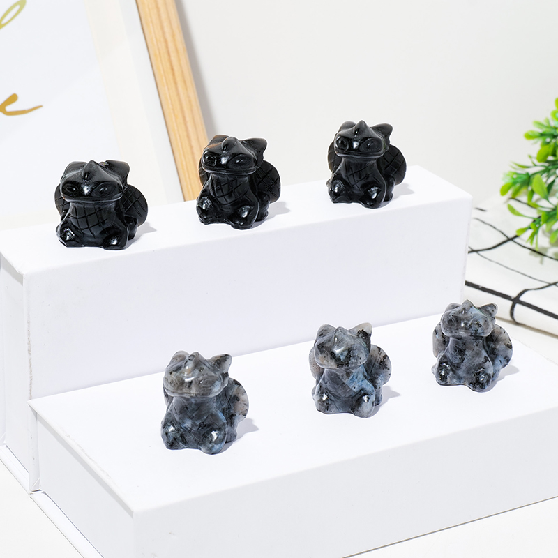 天然水晶矿石没牙仔雕刻摆件