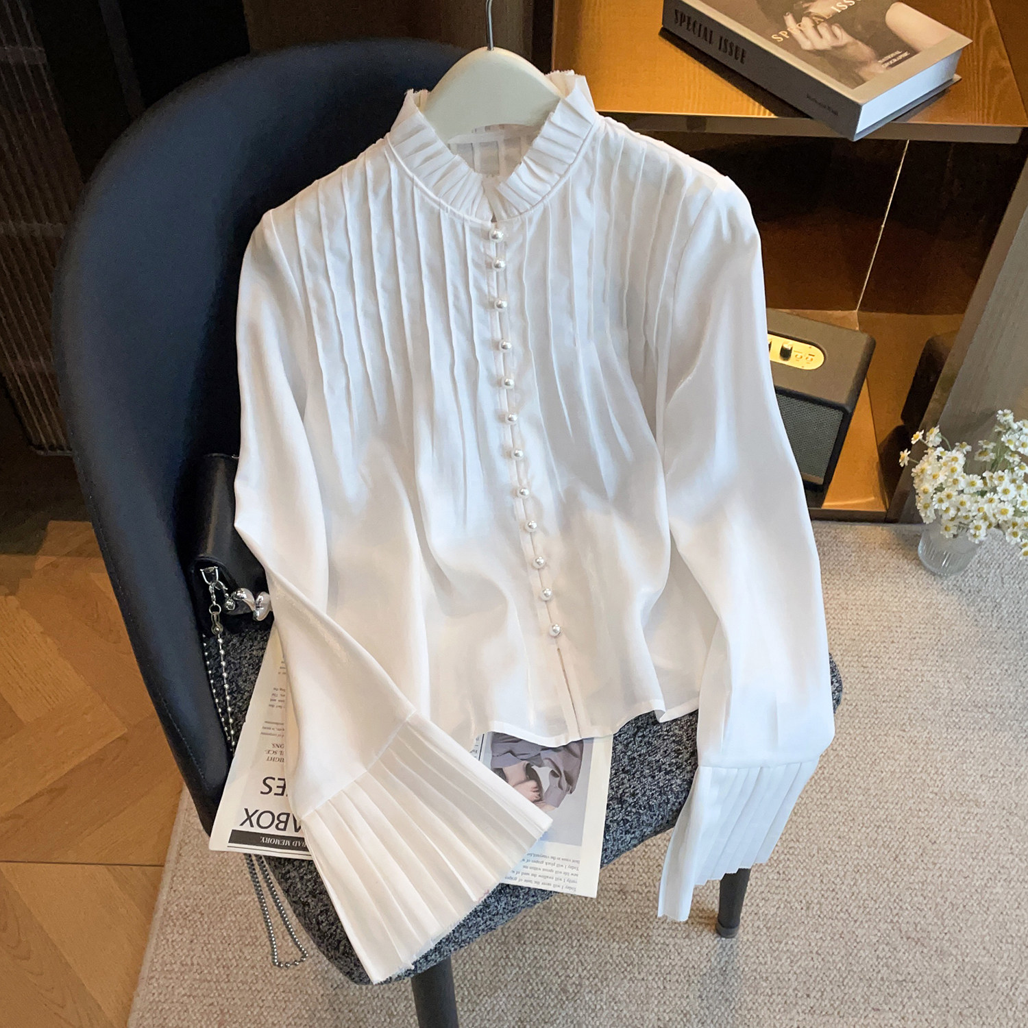 深圳南油高端女装2026春季新款法式优雅压褶珍珠扣通勤气质衬衫女