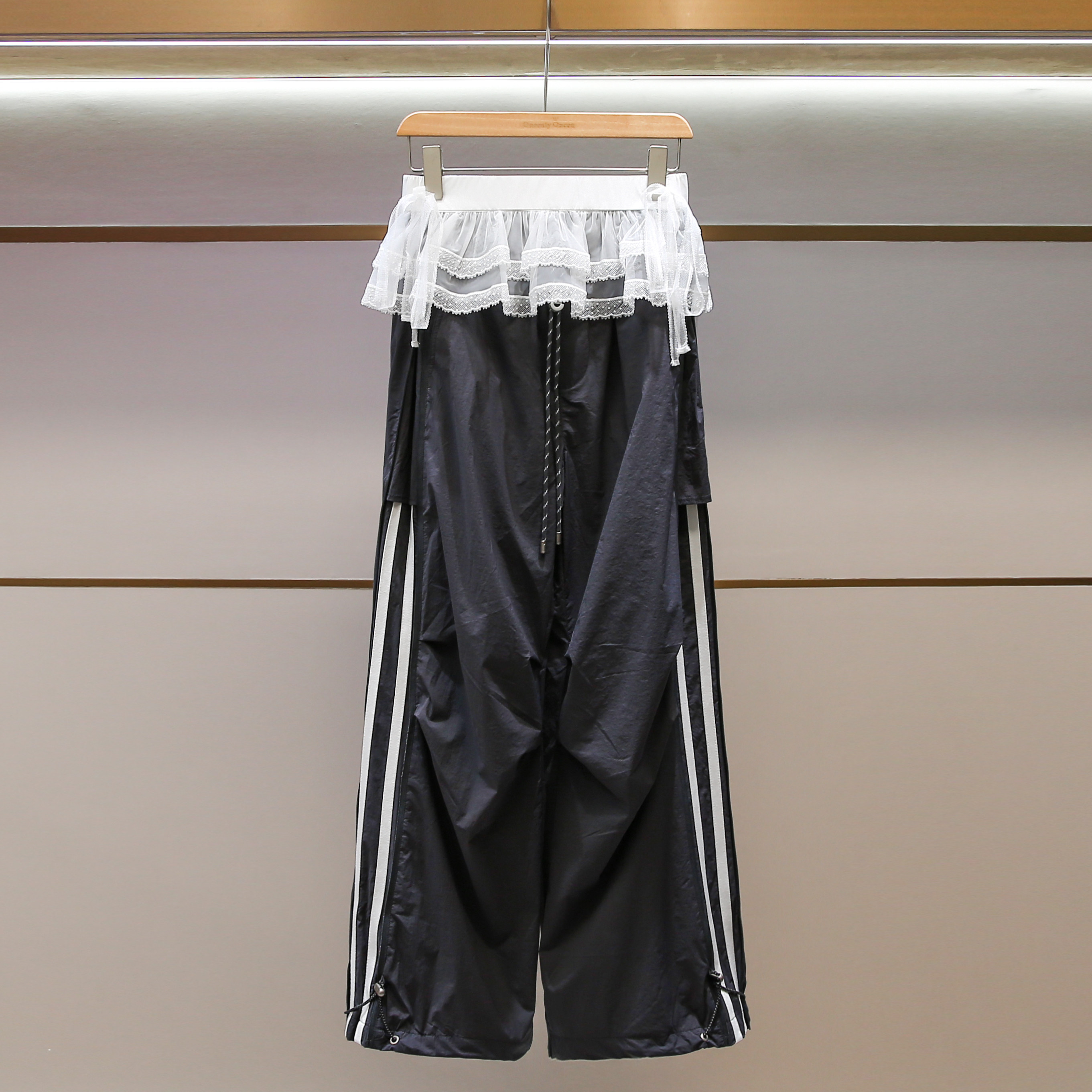 [现货]深圳南油高端女装25秋季新款时尚蕾丝腰封防晒运动降落伞裤