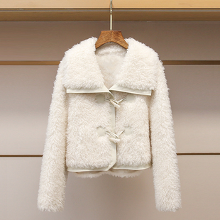 深圳南油高端女装2025冬季新款学院翻领牛角扣绵羊羔毛皮草短外套