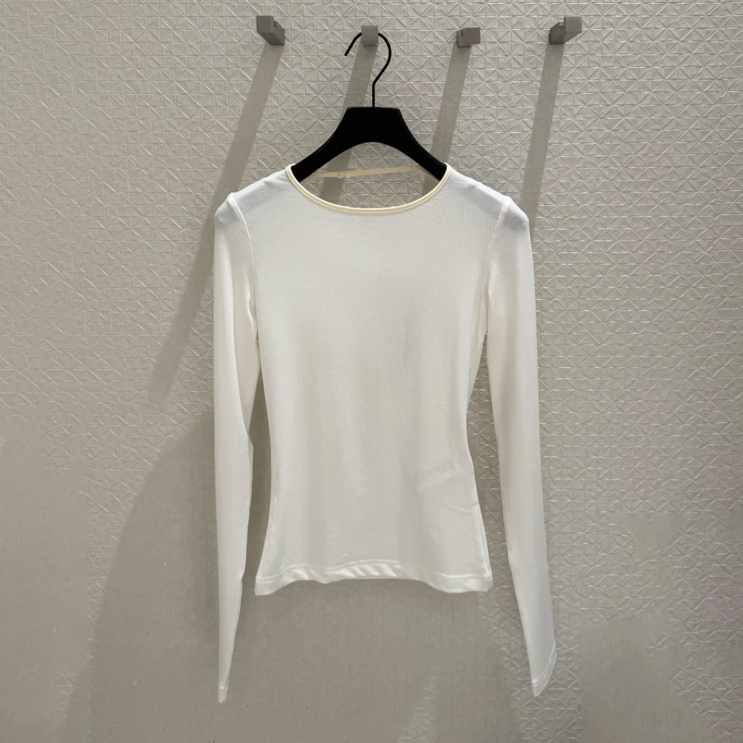 深圳南油高端女装2026春季新款极简风修身高级感百搭打底针织衫女