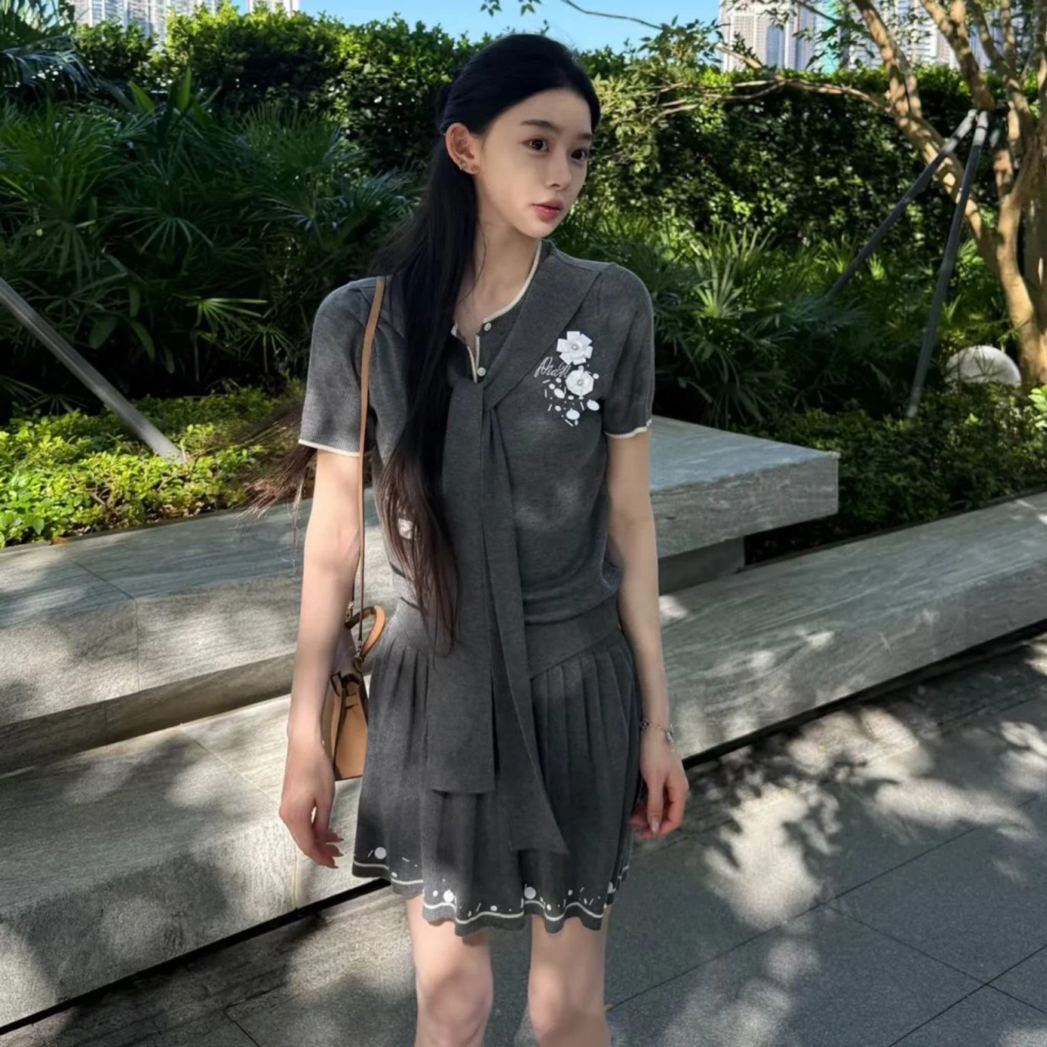 2026春季新款灰色针织套装女披肩高级感毛衣开衫搭时尚百褶短半裙