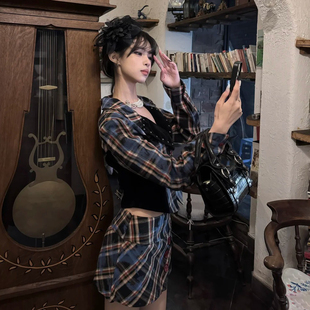 韩系复古格纹气质撞色修身显瘦短款外套辣妹A字包臀半身裙套装女