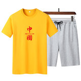 黄色配浅灰裤