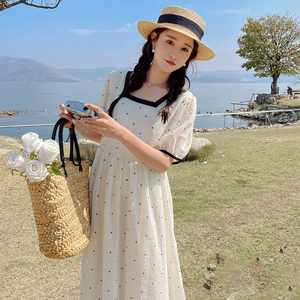 法式方领波点连衣裙女2025夏季新款温柔风高腰显瘦气质清纯初恋裙