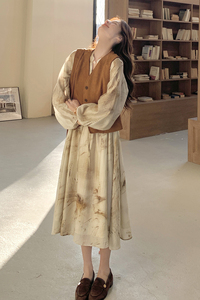 复古马甲碎花连衣裙女2025春秋新款高级感法式茶歇长裙图片