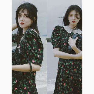 港邮乔欣同款夏季法式黑色泡泡袖碎花连衣裙娃娃领复古收腰度假短