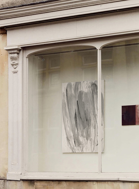 crisis art 87装饰画玄关竖版挂画抽象浅色黑白办公室灰色画