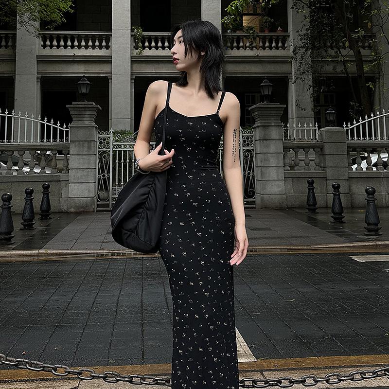 宋一慧【针织碎花裙】法式温柔吊带裙女夏修身显瘦长款黑色连衣裙