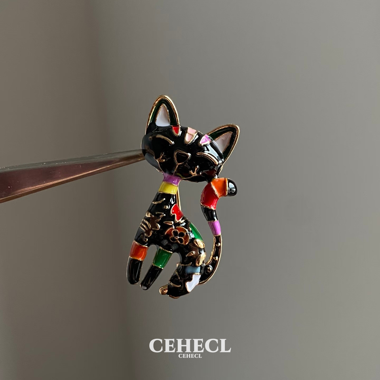 精致高档萌宠卡通黑色彩绘猫咪胸针奢华百搭女士胸花毛衣外套配饰