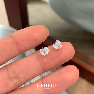 S999纯银幻彩月光石爱心耳钉女养耳洞耳骨钉小众设计小巧简约耳饰