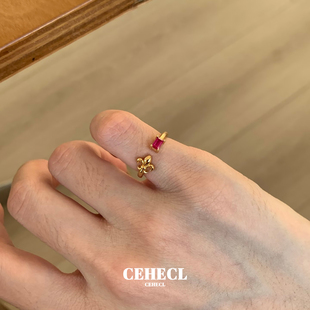 精致金色鸢尾花方钻红宝石尾戒女小众vintage中古老钱风小指戒指