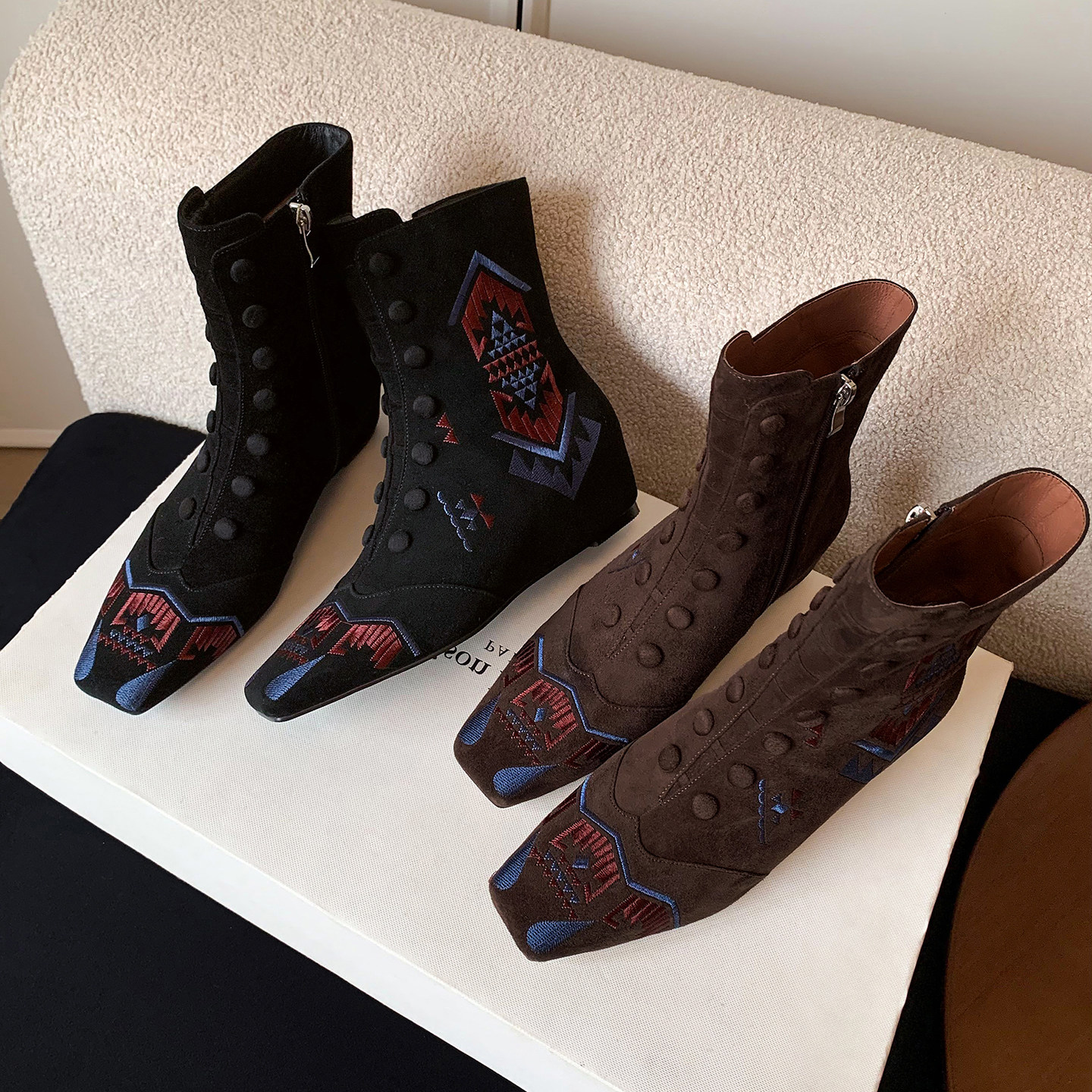 个性小众 Minority民族刺绣短靴女靴磨砂羊皮方头踝靴铆钉时装靴