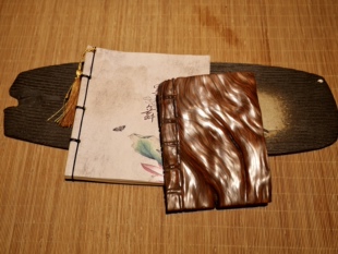 崖柏红油陈化虎皮纹一本万利无字天书学海无涯手把件茶桌书房摆件