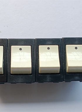 KCD8-2X2 船型开关 电源翘板开关 32*20mm 6脚2档 10A 250VAC