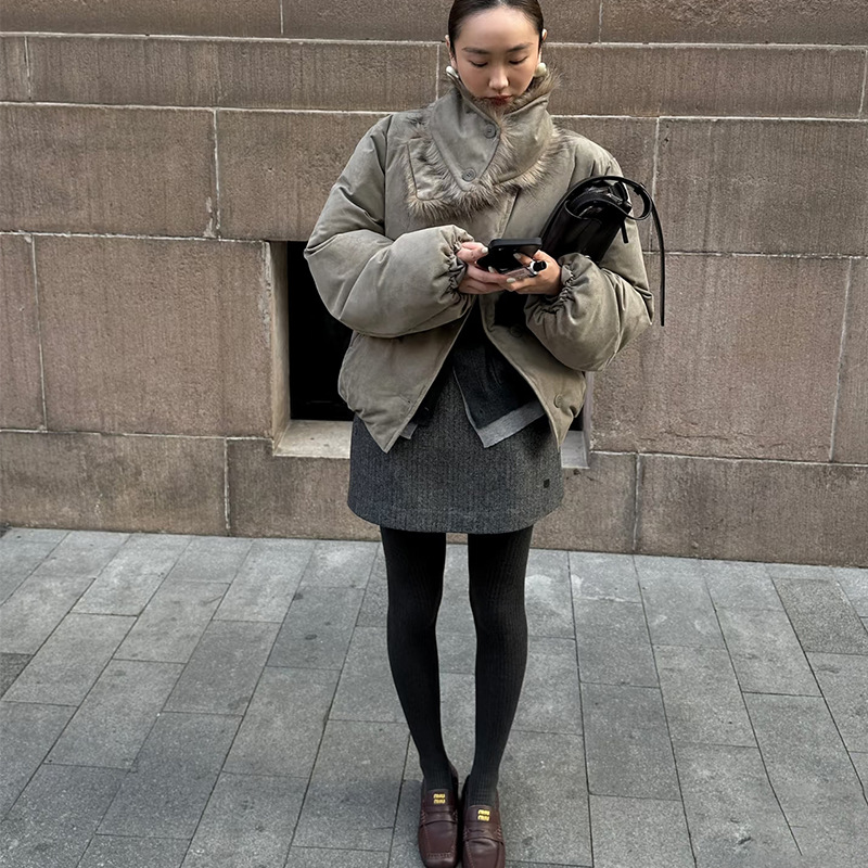 2025冬季新款韩系复古高级感圆领带围巾毛领白鸭绒羽绒服外套女