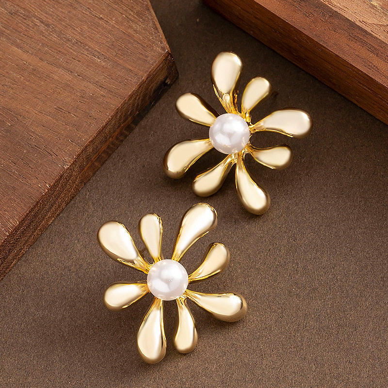 不规则花朵珍珠耳钉银针耳饰