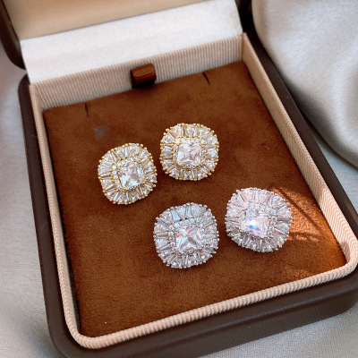 法式复古超闪锆石方形耳钉