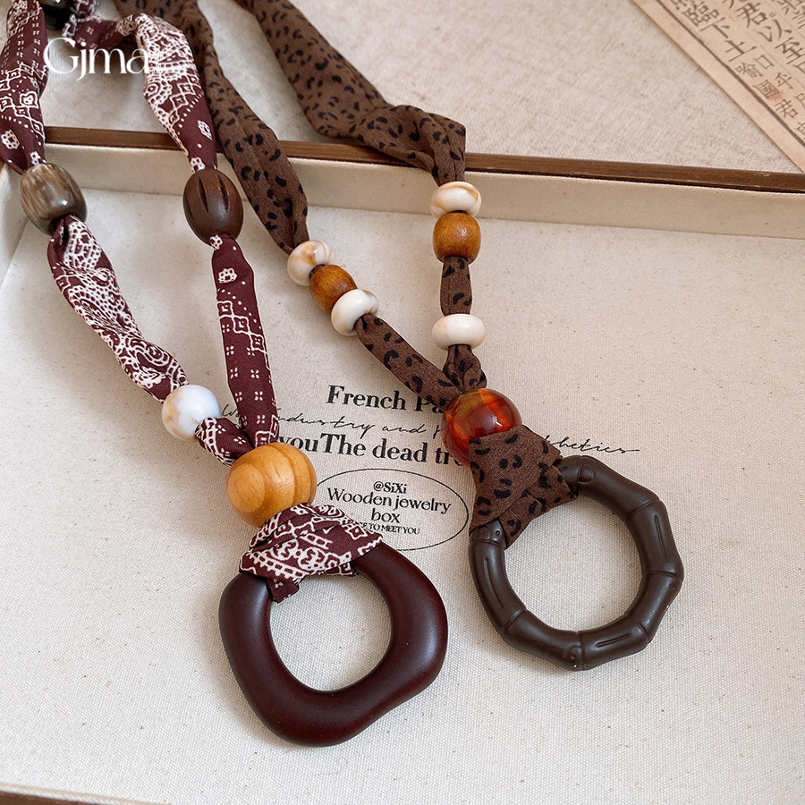 复古镂空木质圆环吊坠项链