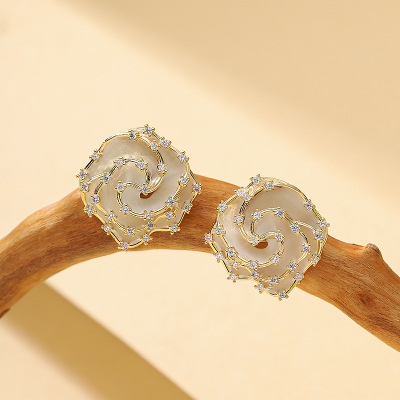 法式优雅气质滴油镶钻山茶花耳钉