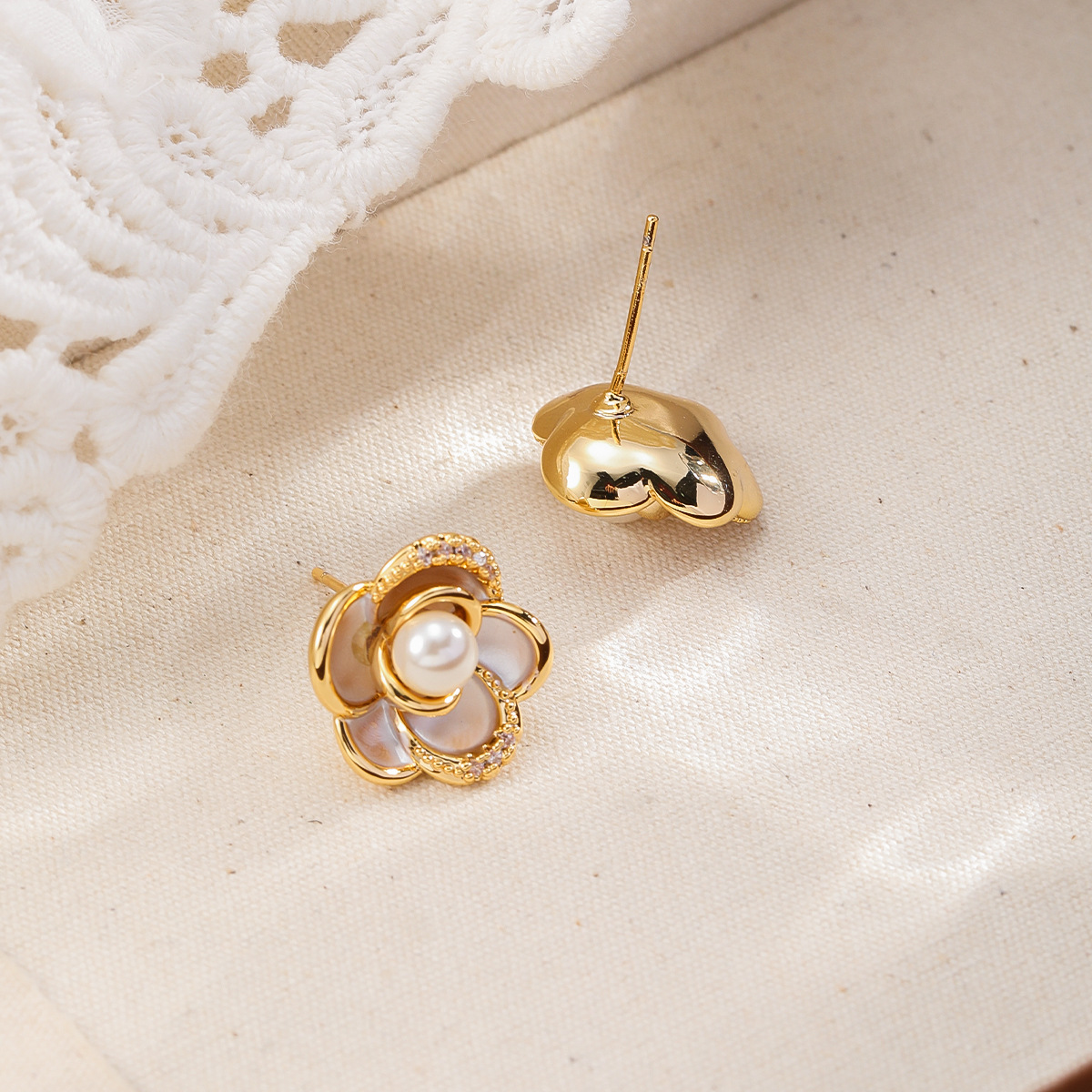 山茶花镶锆石轻奢高级感秋冬耳钉