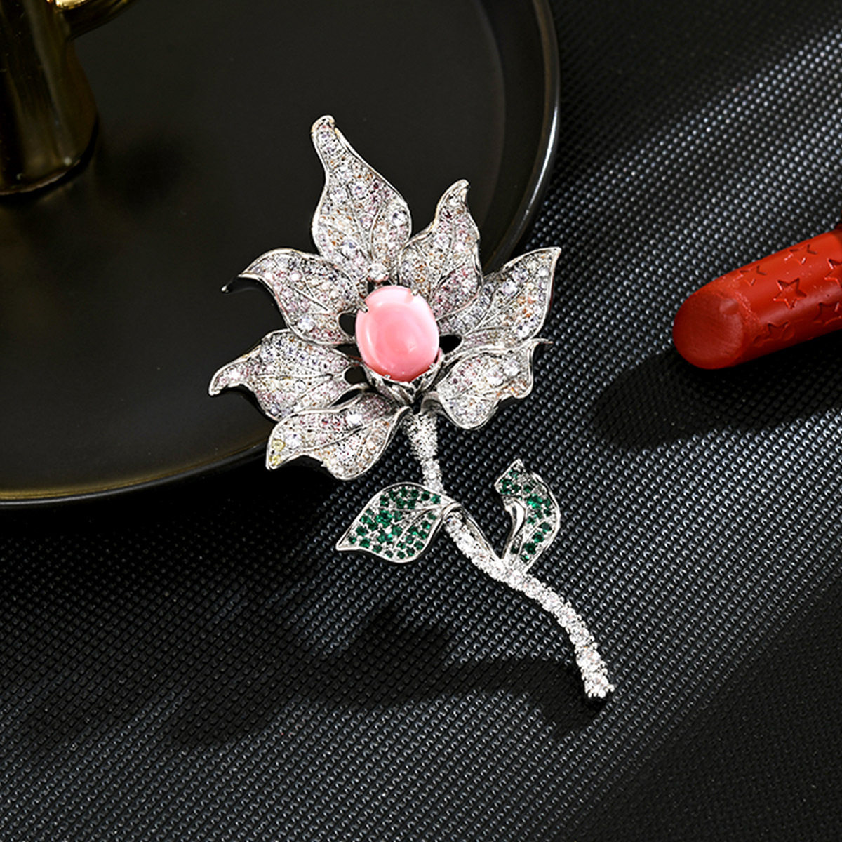 奢华优雅微镶氧化锆水仙花胸针