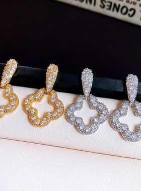 18K Gold Hollow Zircon Flower Stud Earrings