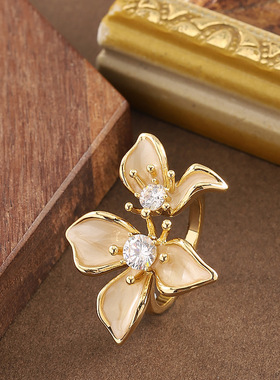 珐琅滴釉镶钻立体花瓣开口戒指