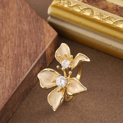 珐琅滴釉镶钻立体花瓣开口戒指