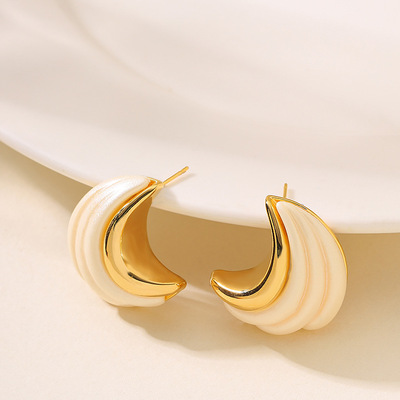 时尚简约不规则C形树脂耳环