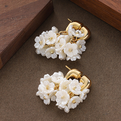 甜美仿贝壳花朵流苏耳环银针