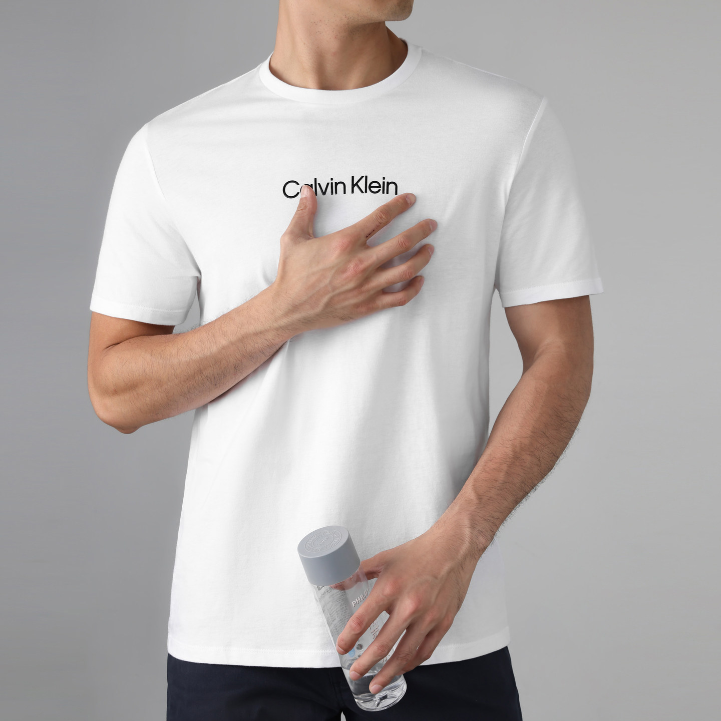 阿瞳牛社Calvin Klein凯文克莱男士简约字母LOGO短袖重磅宽松T恤