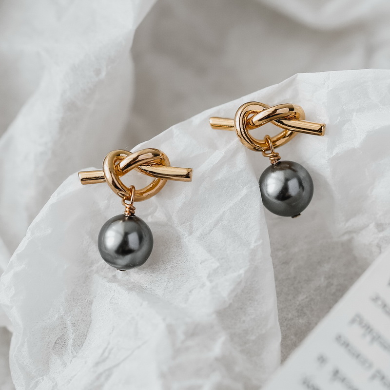 高级感设计水晶黑珍珠绳结耳钉