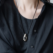 高级感轻奢 黑玛瑙水滴黑皮绳抽拉可调节长款 项链女毛衣链配饰