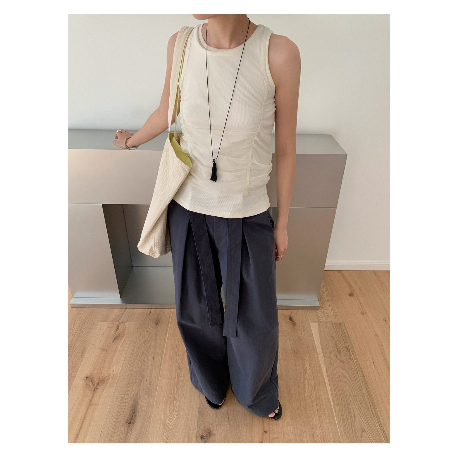 IBY 2026春！褶皱收腰设计感透视网纱上衣叠穿圆领短款无袖背心女