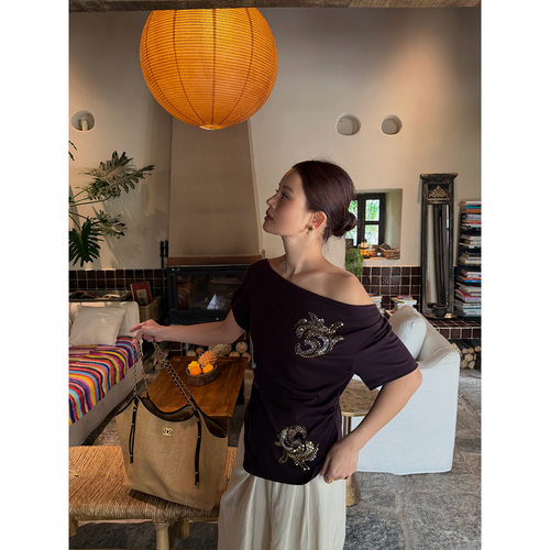 NEW 2026夏日焕新 法式优雅气质天丝亮片绣花荡领短袖T恤 C8789