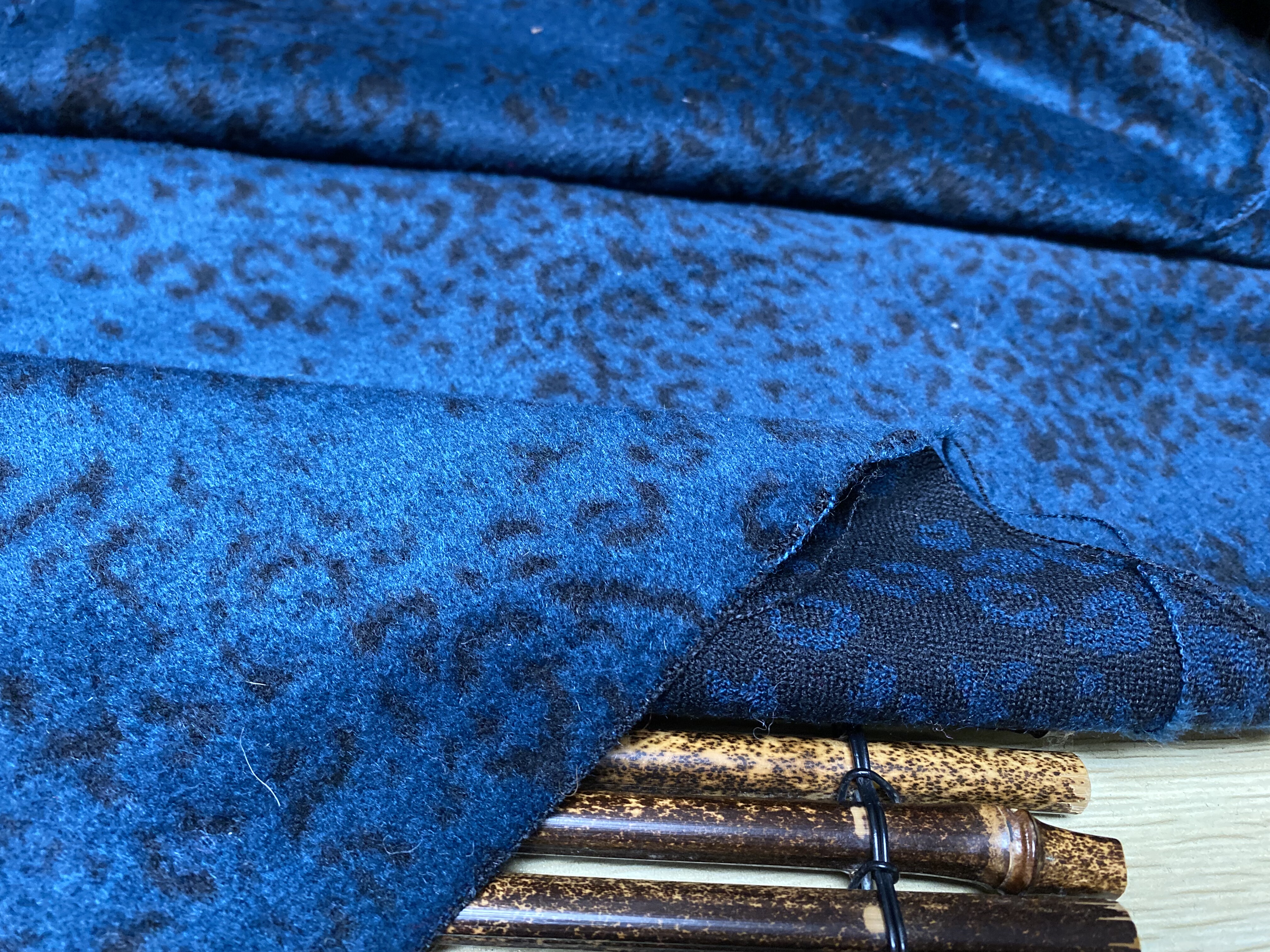 T1130 豹纹双面羊绒提花设计师面料1米乘1.45米