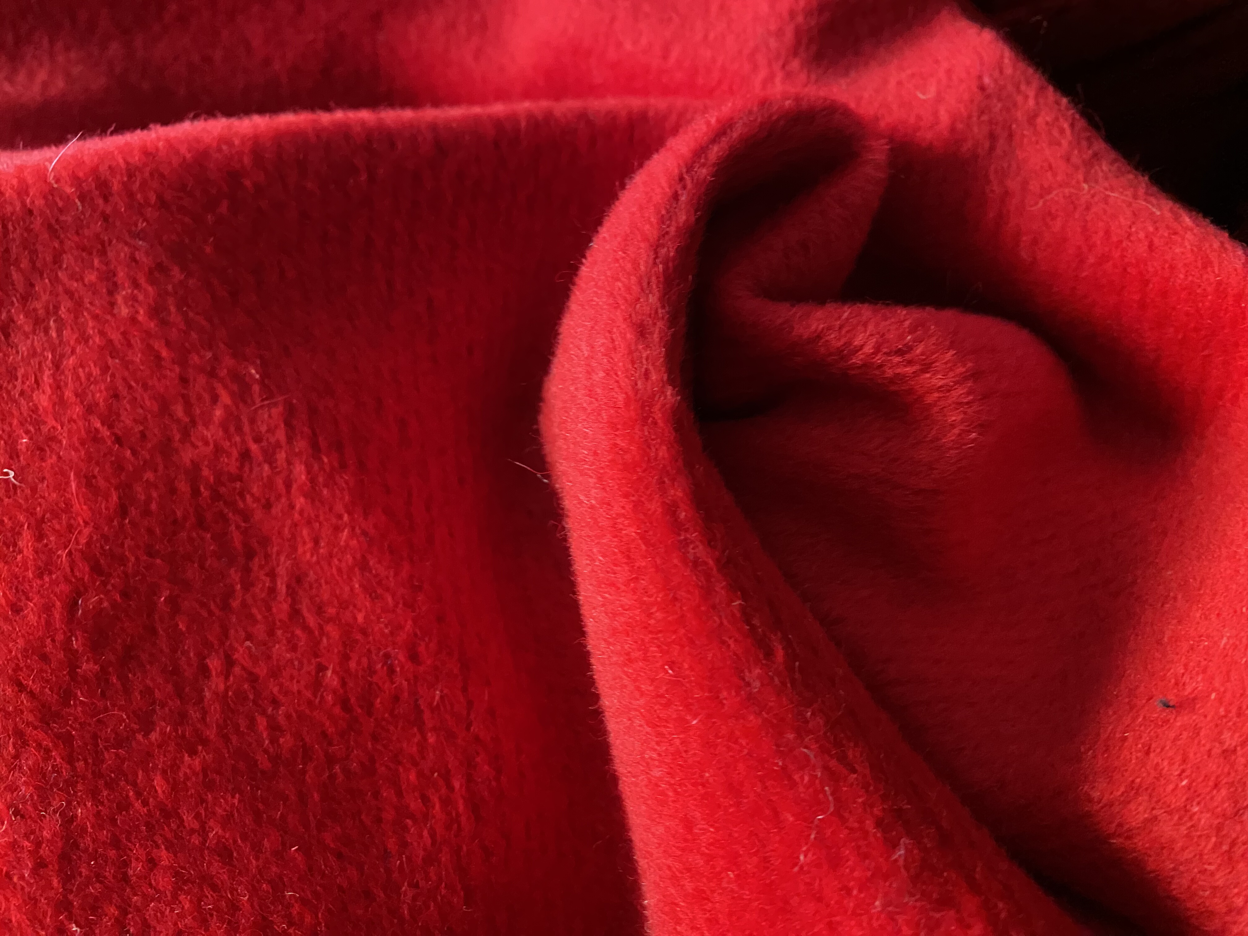 D11189 大红羊绒设计师布料1.5米×1.4米