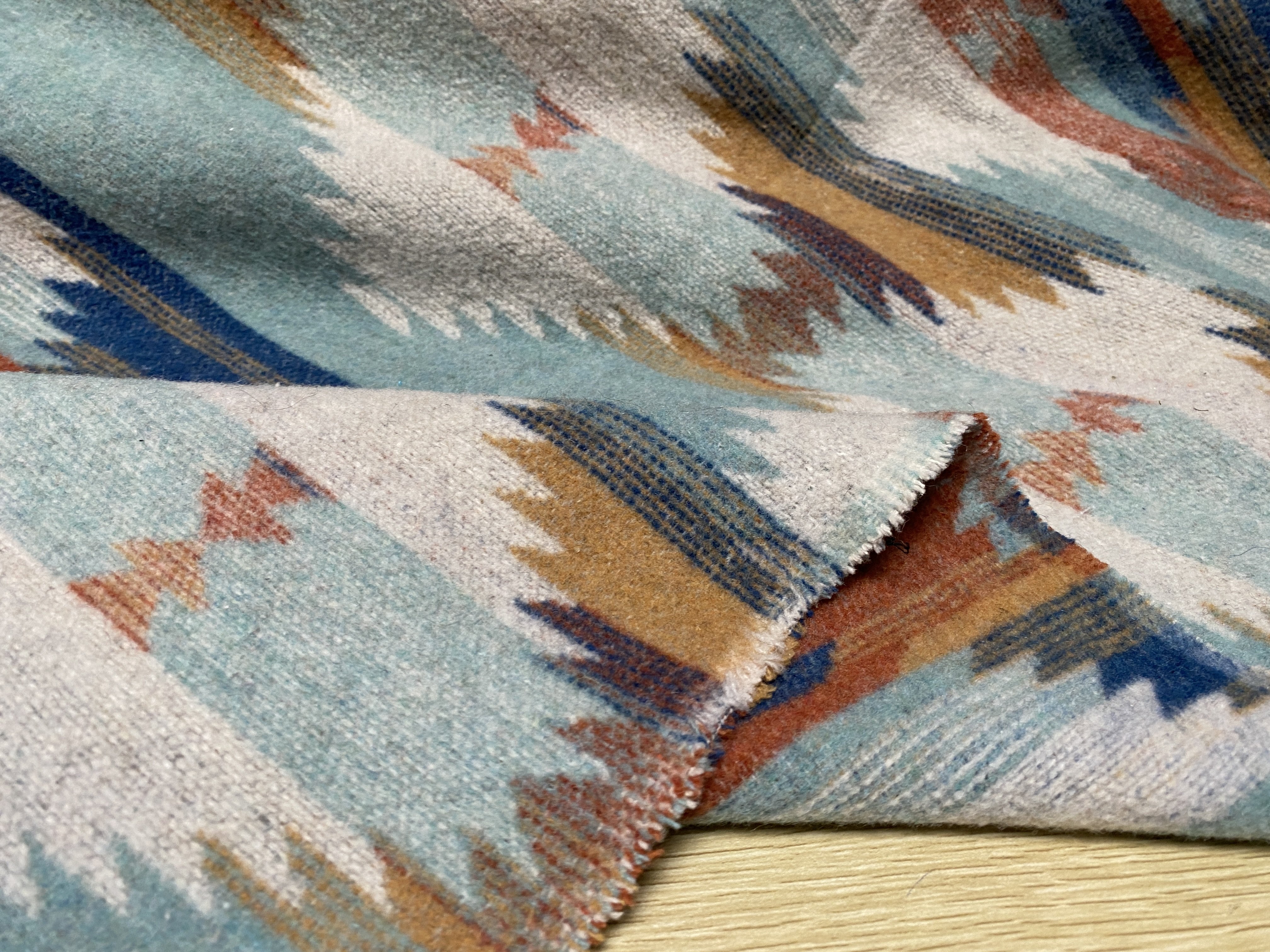 T0118日本时尚提花羊绒设计师布料1米乘1.45米,居家布艺,海绵垫/布料/面料/手工diy,淘宝优惠券,粉丝福利购,淘宝优惠卷