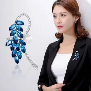 百搭珍珠胸花大气简约防走光别针西服配饰 气质水晶胸针女时尚