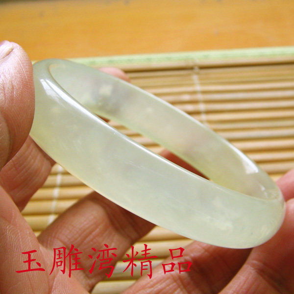 玉雕湾正品保障 精品扁条岫玉手镯玉镯子A级54mm