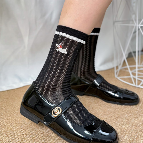 miu系可爱卡通小狗刺绣袜子女中筒袜ins潮百搭透气学院风配小皮鞋