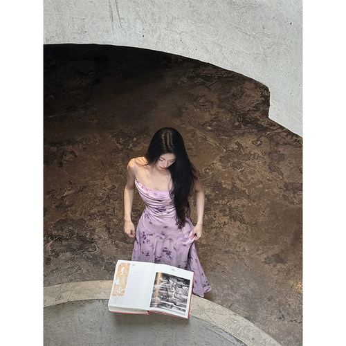 六指导 仲夏夜之梦 度假风优雅气质吊带连衣裙女修身显瘦伞摆长裙