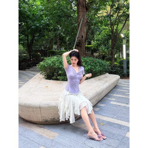 六指导 夏日呼吸感 温柔V领扭结短袖T恤女设计感修身显瘦漂亮上衣