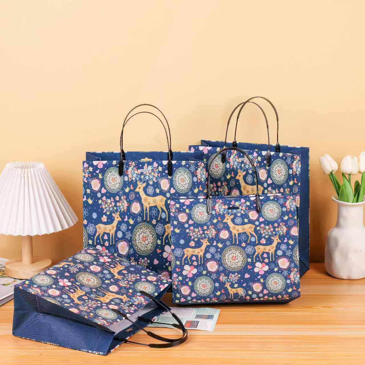 可爱卡通吉祥鹿叉耳礼品袋高端童装母婴幼儿园宣传圣诞礼物手提袋