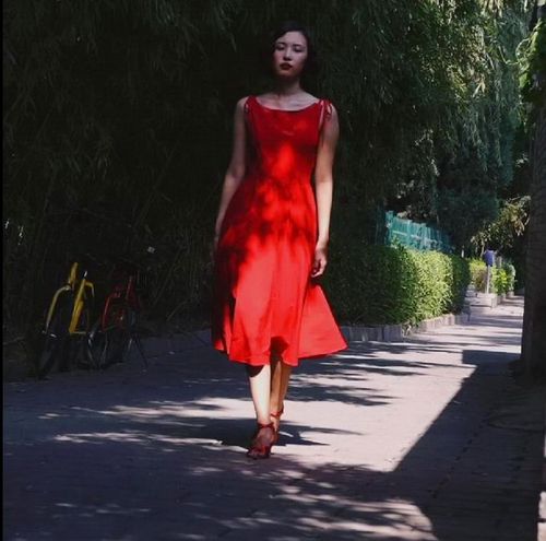 蝴蝶结复古中长款小红裙绑带