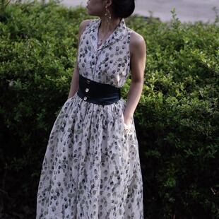 超显白有口袋纯棉不易皱大摆斜肩复古西装 领收腰连衣裙绿色碎花